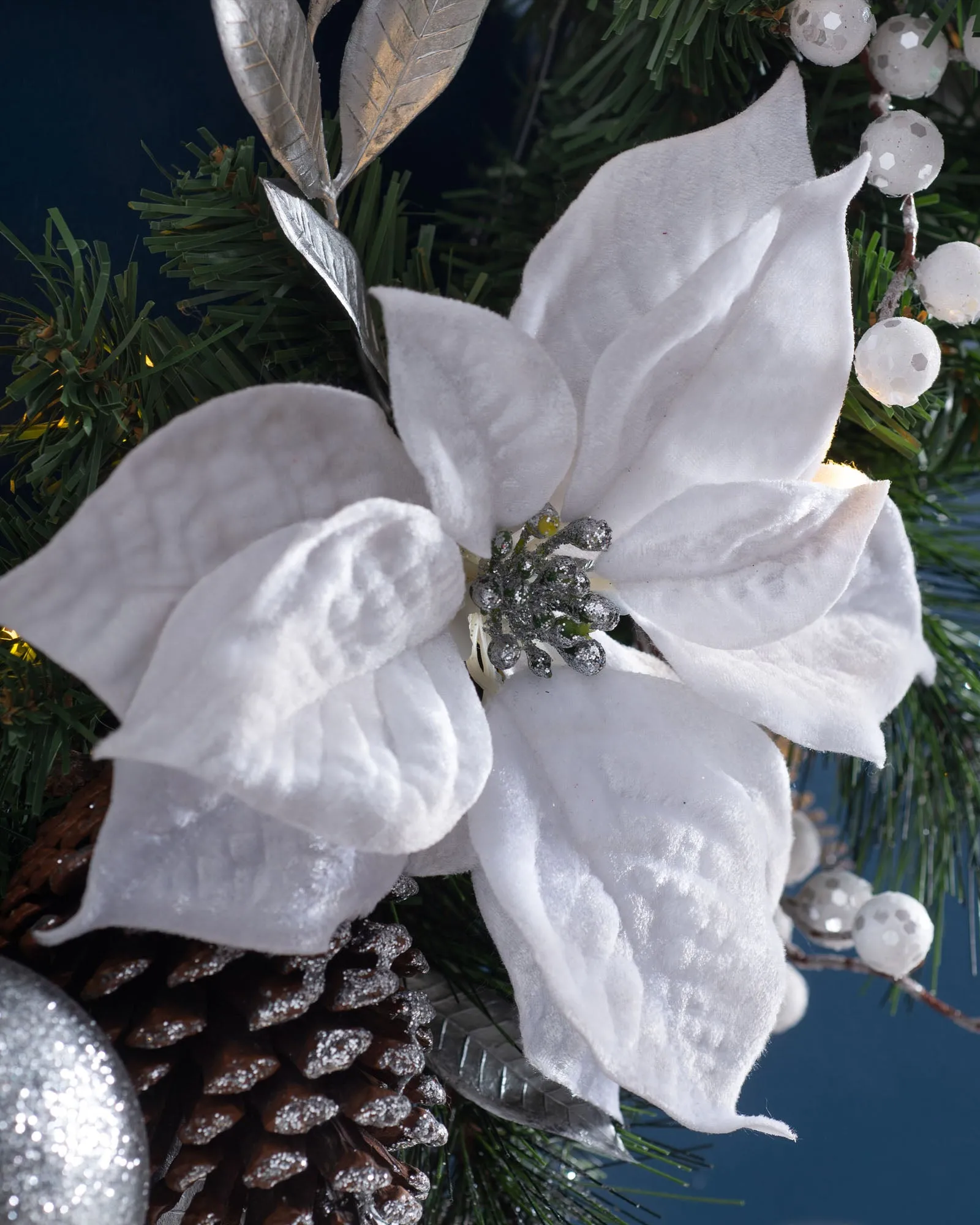 Pre-Lit Extra Thick Wreath, Silver/White, 76 cm